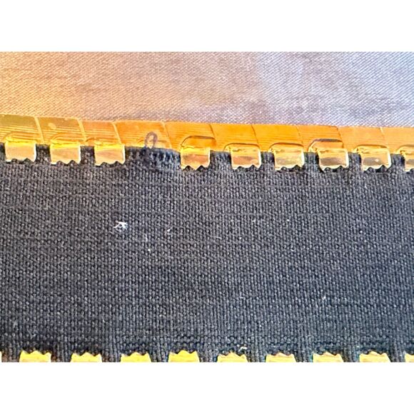 Vtg. 1970s Gold-Tone Stretch Belt Made in Hong Kong Floral Clasp Scalloped Links - Picture 7 of 8